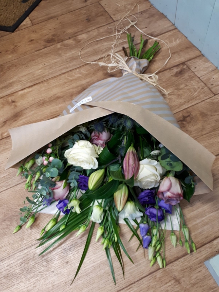 gift-wrapped-bouquet