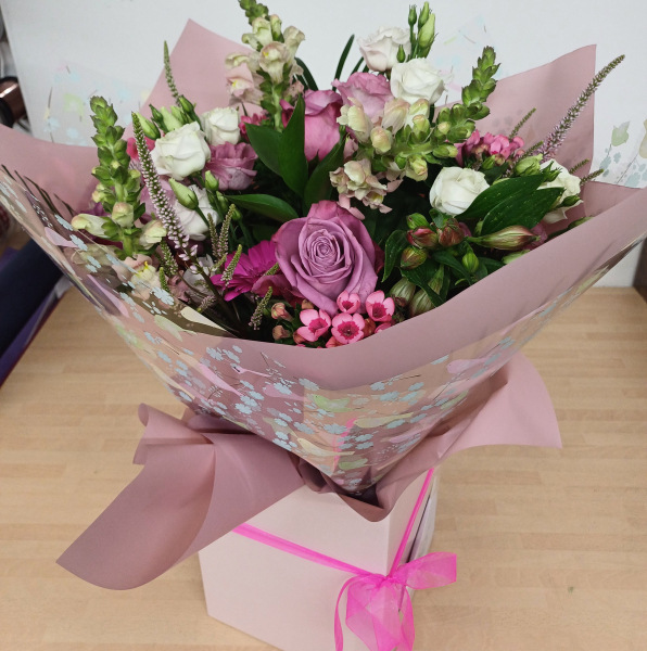 Pink white handtied