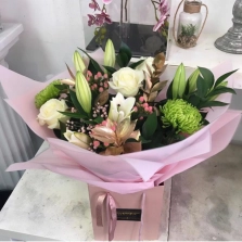 white-and-green-handtie