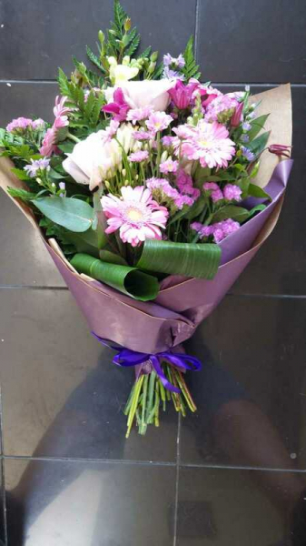 pink-and-white-handtie