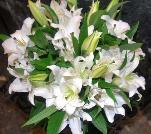lily-handtied-bouquet
