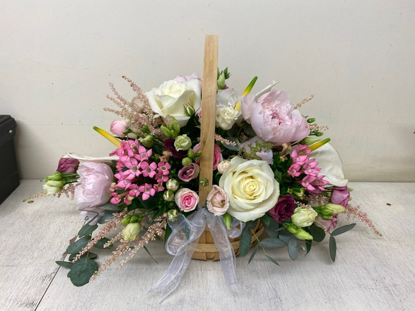 Signature floral basket