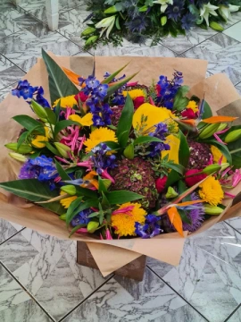 yellow-and-blue-handtie