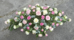 mixed-rose-casket