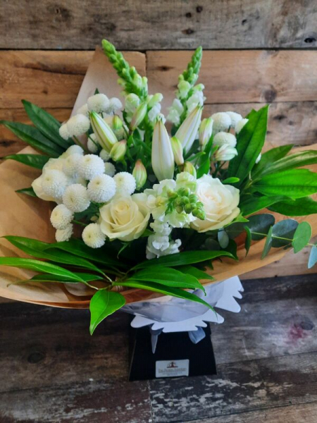 green-and-white-handtie