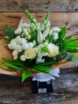green-and-white-handtie