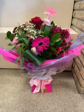 pretty-hand-tied-bouquet