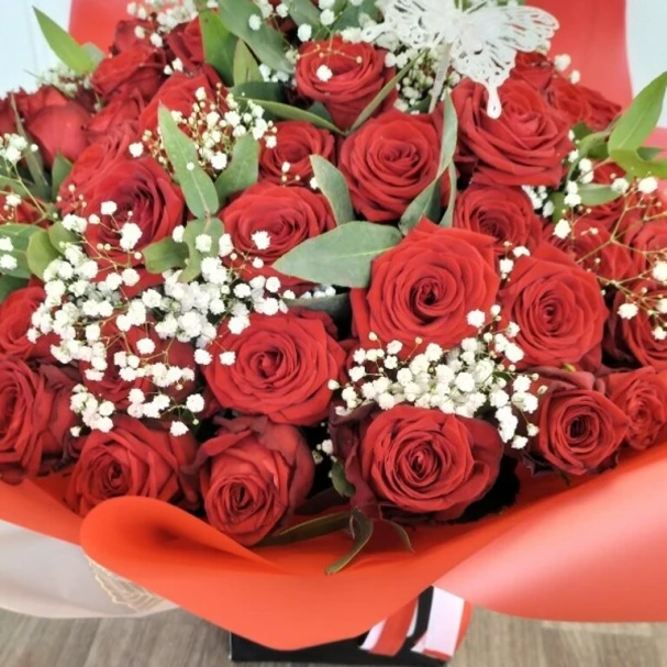 50-luxury-red-naomi-roses