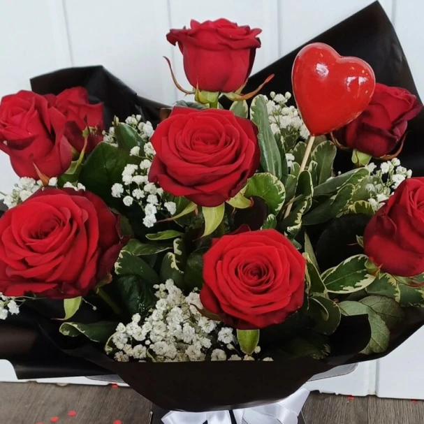 12-luxury-red-roses