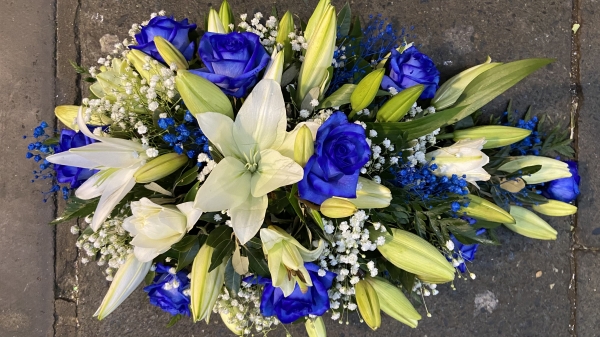 lily-and-blue-rose-spray
