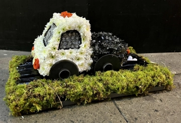 lorry-funeral-tribute