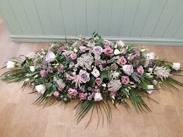 vintage-casket-spray