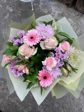 pastel-pink-handtie