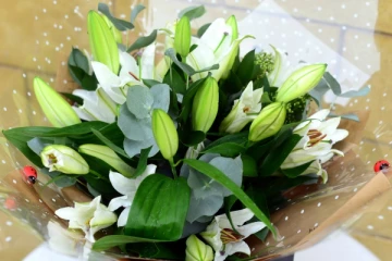 white-lily-bouquet