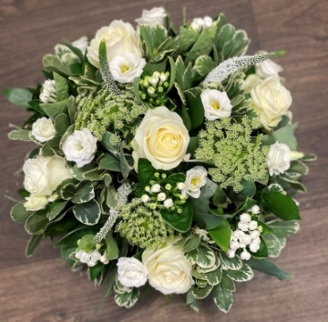 white-seasonal-posy