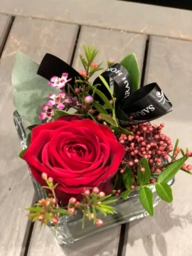 a-kiss-in-a-vase