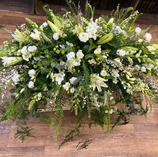Elegant casket spray