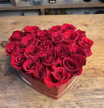 heart-box-of-roses