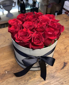 hat-box-of-roses