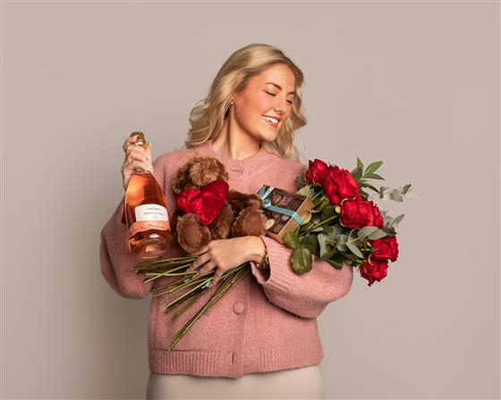 Dozen roses gift set