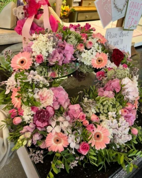 pink-funeral-wreath