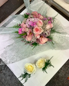 wedding-bqt-buttonholes