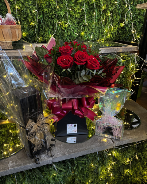 Luxury 12 red rose bundle