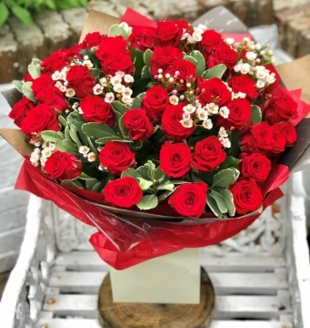 fifty-red-roses