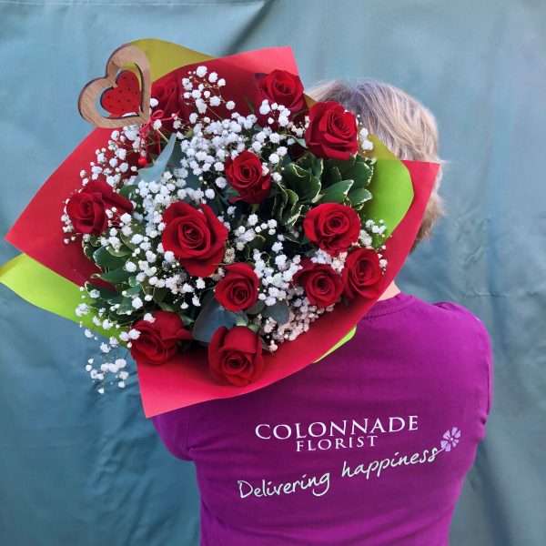 A dozen luxury red roses