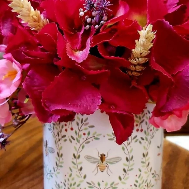 bee-rustic