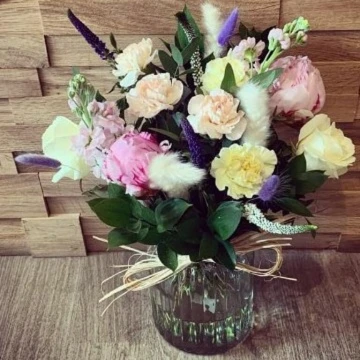 vase-of-summer-flowers