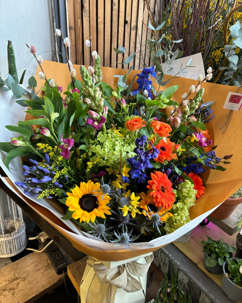 floral-touch-handtie