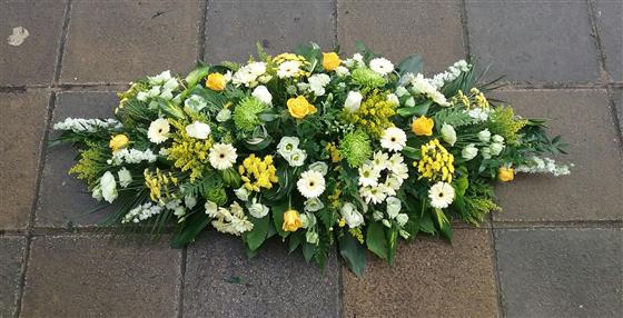 yellowwhite-casket-spray