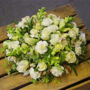 Classic white posy