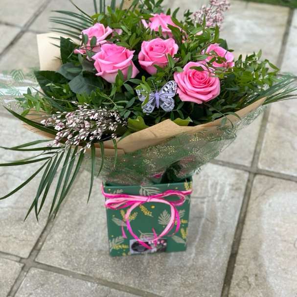 half-dozen-pink-roses