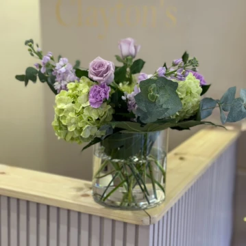 glass-vase-arrangement