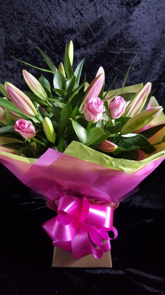 rose-and-lily-bouquet