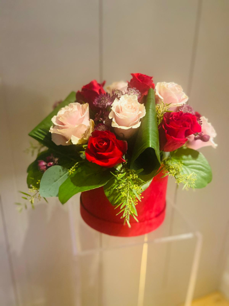 Valentines hat box