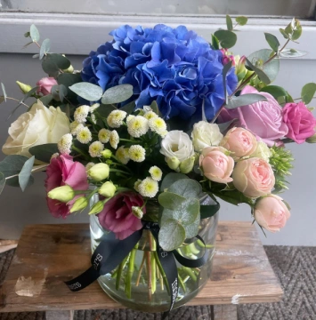 mixed-vase-arrangment