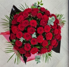 50-red-roses
