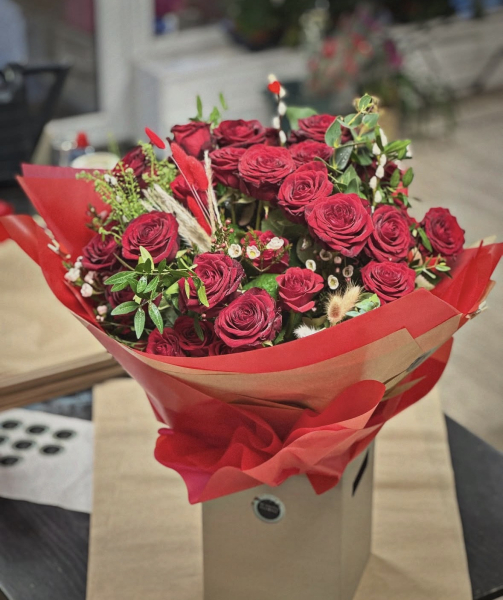 Luxury red rose handtied