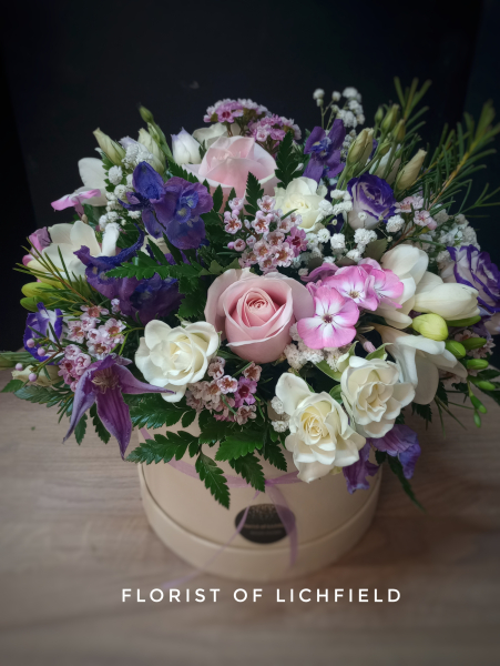 Hatbox arrangement