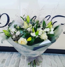 white-and-green-bouquet