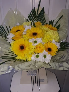 loved-in-yellow-white