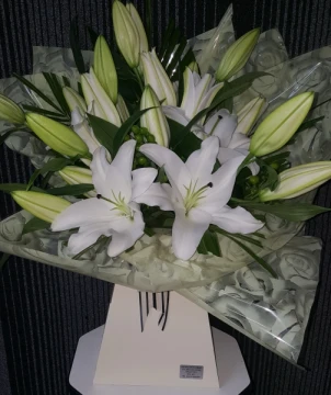 she-loves-lilies