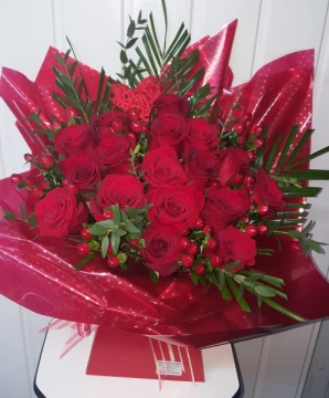 loved-with-red-roses