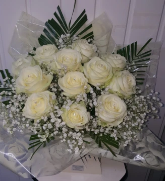 loved-with-cream-roses