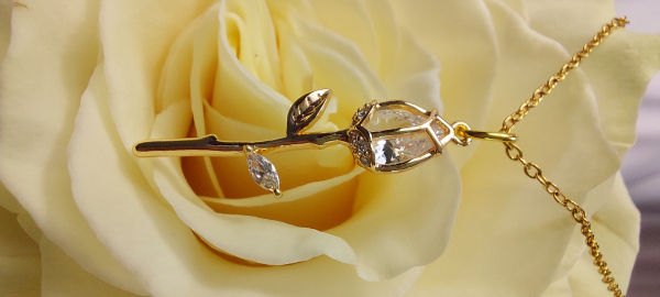 clear-rose-pendant