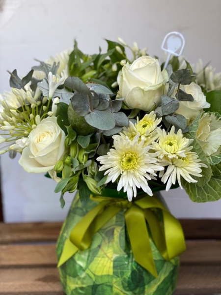 neutral-hand-tied