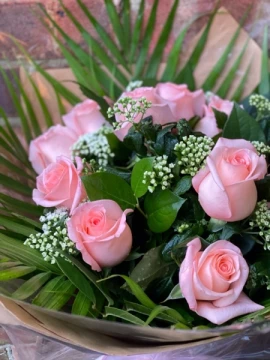 pink-roses-hand-tied